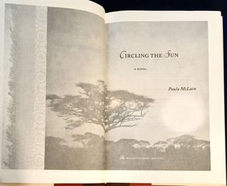 CIRCLING THE SUN; A Novel / Paula McClain