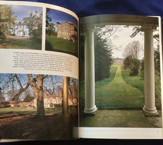 JANE AUSTEN'S TOWN AND COUNTRY STYLE; With 177 illustrations, 77 in colour / Special photography by Hugh Palmer