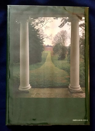JANE AUSTEN'S TOWN AND COUNTRY STYLE; With 177 illustrations, 77 in colour / Special photography by Hugh Palmer
