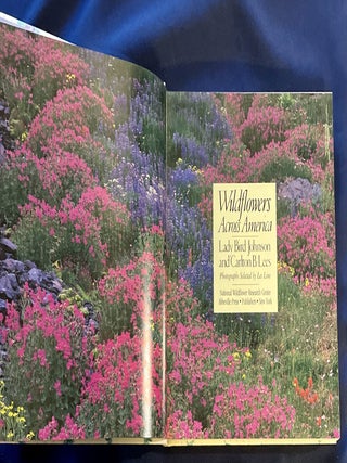 WILDFLOWERS ACROSS AMERICA; Photographs Selected by Les Line